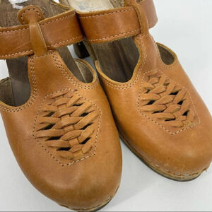 Maguba tan leather wooden clogs heels 40